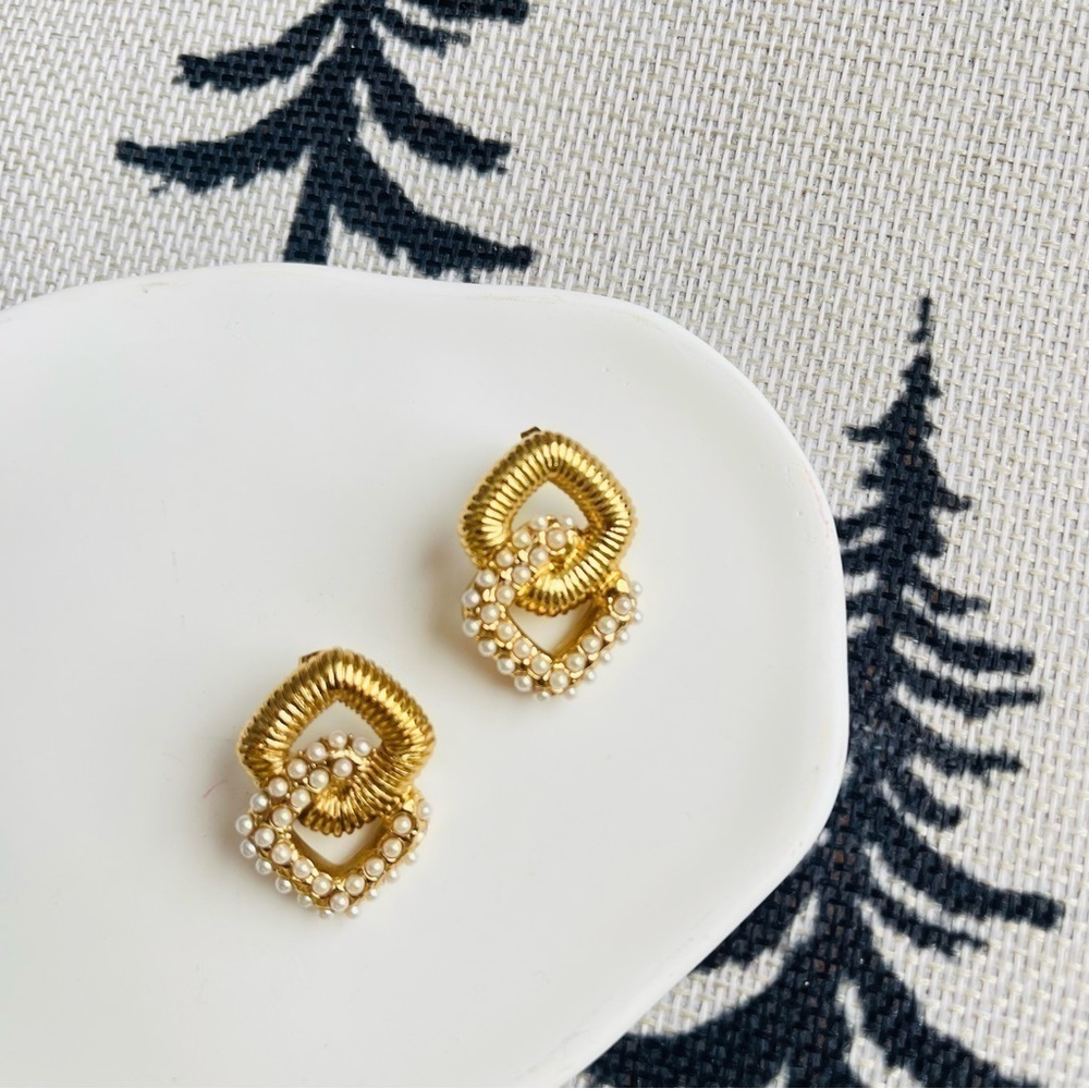 Double hoop pearl gold classy earrings